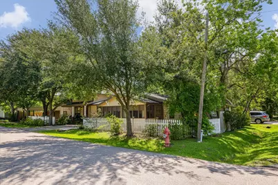 1021 Ave Avenue E, Bacliff, TX 77518 - Photo 3