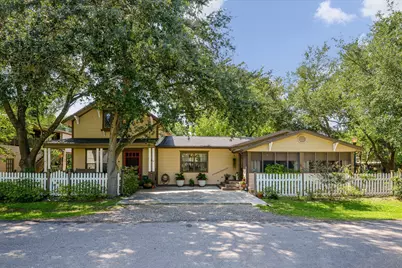 1021 Ave Avenue E, Bacliff, TX 77518 - Photo 1