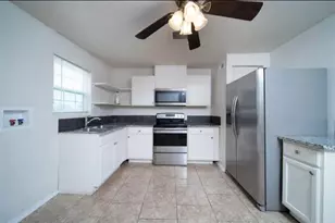 12115 Segrest A Dr, Houston, TX 77047 - Photo 13