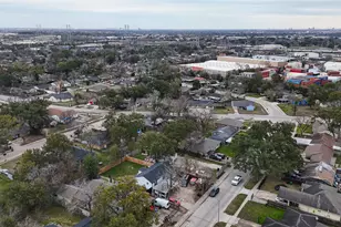 5931 Southmund St, Houston, TX 77033 - Photo 33