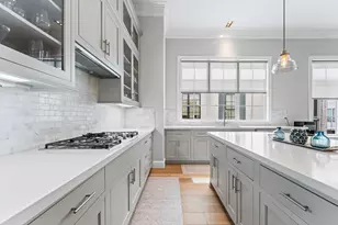 1308 Castle Ct, Houston, TX 77006 - Photo 11