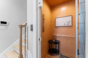 1308 Castle Ct, Houston, TX 77006 - Photo 9