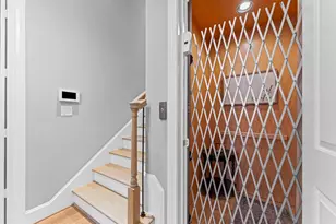 1308 Castle Ct, Houston, TX 77006 - Photo 9