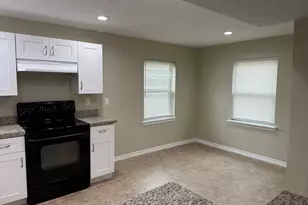 631 Live Oak St, Jones Creek, TX 77541 - Photo 5