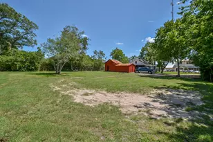 404 W Main St, Bellville, TX 77418 - Photo 25