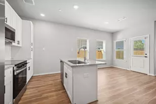 802 N Thompson St, Conroe, TX 77301 - Photo 9