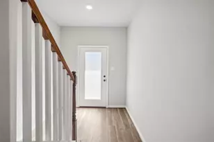 802 N Thompson St, Conroe, TX 77301 - Photo 3