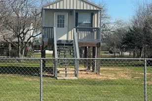 323 17th St, San Leon, TX 77539 - Photo 1