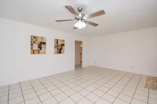 5542 Holly St, Houston, TX 77081 - Photo 13