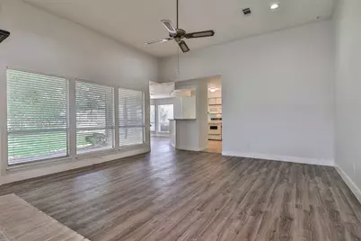 10910 Scenic Drive, Montgomery, TX 77356 - Photo 9