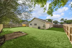 10143 Towne Mist Dr, Sugar Land, TX 77498 - Photo 19