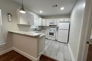 624 E Magnolia St, Angleton, TX 77515 - Photo 5