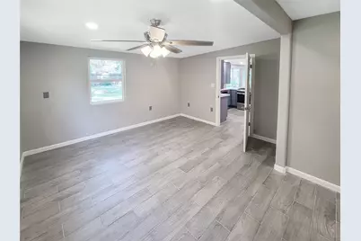 121 Wisteria Street, Lake Jackson, TX 77566 - Photo 9