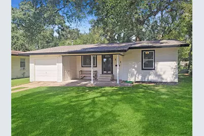 121 Wisteria Street, Lake Jackson, TX 77566 - Photo 21