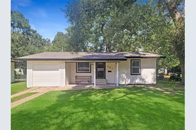 121 Wisteria Street, Lake Jackson, TX 77566 - Photo 1