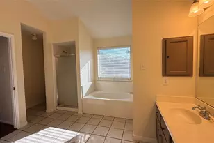 106 Crimson Bay Dr, League City, TX 77573 - Photo 19