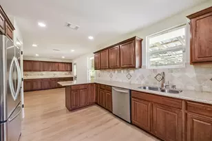 320 S Jamison St, La Porte, TX 77571 - Photo 11