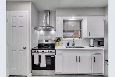 705 Littlewood Street, Baytown, TX 77521 - Photo 5