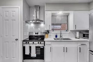 705 Littlewood St, Baytown, TX 77521 - Photo 5