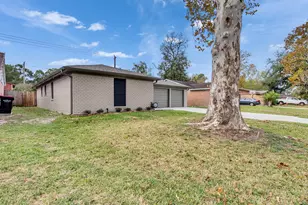 705 Littlewood St, Baytown, TX 77521 - Photo 3