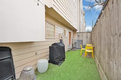 939 Colorado Street #8, Houston, TX 77007 - Photo 11