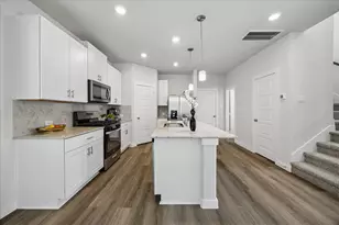 8409 Arden valley Ln, Houston, TX 77063 - Photo 9