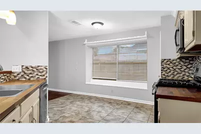 830 S 6th Street, La Porte, TX 77571 - Photo 15