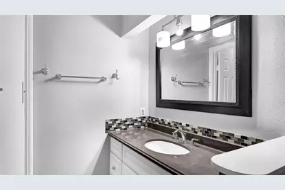 830 S 6th Street, La Porte, TX 77571 - Photo 5