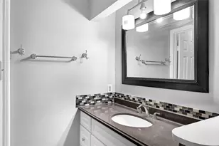 830 S 6th St, La Porte, TX 77571 - Photo 5