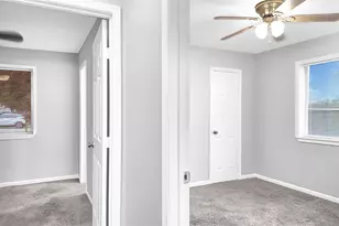 830 S 6th St, La Porte, TX 77571 - Photo 7