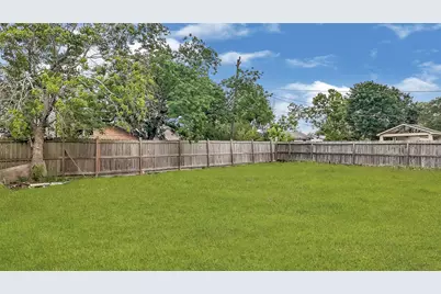 830 S 6th Street, La Porte, TX 77571 - Photo 37