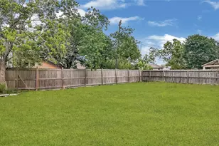 830 S 6th St, La Porte, TX 77571 - Photo 37
