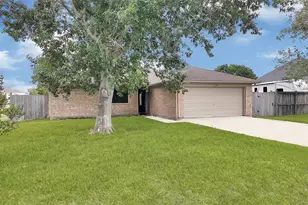 830 S 6th St, La Porte, TX 77571 - Photo 1