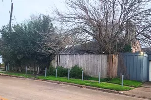 11003 Bellbrook Dr, Houston, TX 77096 - Photo 3