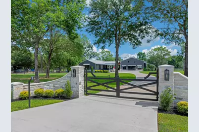 18859 Kinkaid Road W, Montgomery, TX 77316 - Photo 1