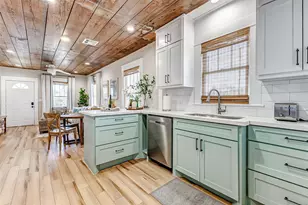 1602 40th St, Galveston, TX 77550 - Photo 9