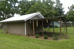 319 N Hunt Street N, Bellville, TX 77418 - Photo 11