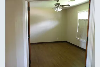 319 N Hunt Street N, Bellville, TX 77418 - Photo 5