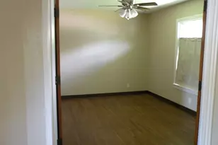 319 N Hunt Street N, Bellville, TX 77418 - Photo 5