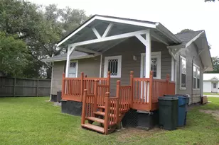 319 N Hunt Street N, Bellville, TX 77418 - Photo 9