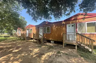 1104 Rorem Ave, Palacios, TX 77465 - Photo 3