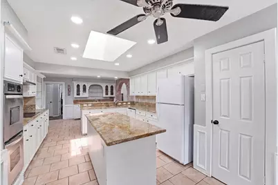 16346 Havenpark Court, Houston, TX 77059 - Photo 9
