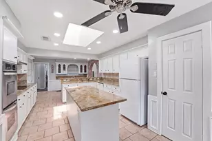 16346 Havenpark Ct, Houston, TX 77059 - Photo 9