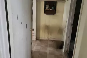 702 Maple St, Yoakum, TX 77995 - Photo 7