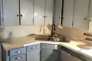 702 Maple St, Yoakum, TX 77995 - Photo 5