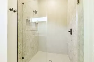 164 Wallace St, Houston, TX 77022 - Photo 17