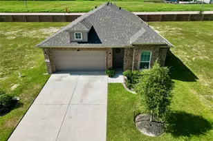 1951 Middle Pass Ln, Angleton, TX 77515 - Photo 5