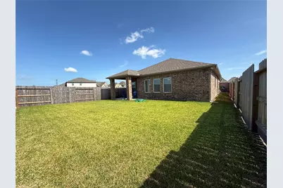 1951 Middle Pass Ln, Angleton, TX 77515 - Photo 9