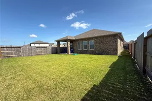 1951 Middle Pass Ln, Angleton, TX 77515 - Photo 9