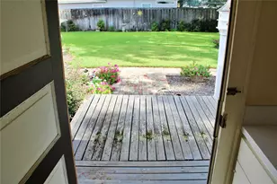 430 Dewees St, Columbus, TX 78934 - Photo 17